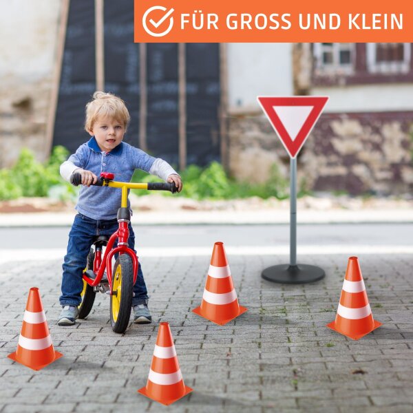 Play Fun Verkehrs-Spielset mit Spielzeug-Ampel und Blitzer Verkehrsschilder Verkehrshütchen inklusive Polizeikelle mit Licht