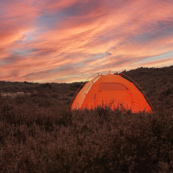 TAMBU Outdoor Camping Zelt für 3-4 Personen nachhaltiges Kuppelzelt wasserdicht aus recyceltem Material mit Vorzelt